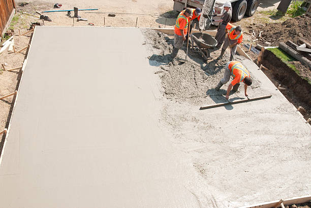 Best Custom Concrete Contractor  in Fort Mckinley, OH